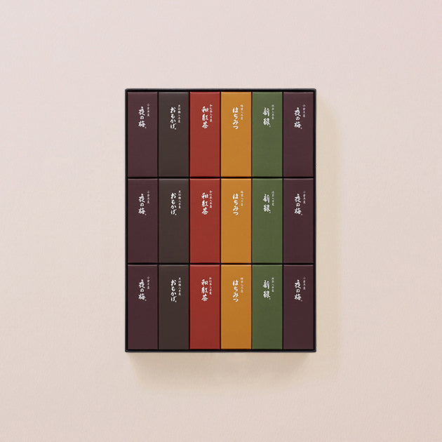 Toraya Yokan(18 pieces)
Yoru no Ume", "Omokage", "Shinryo", "Honey", "Kocha" (black tea)