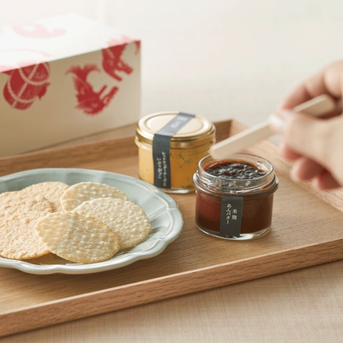 Brown rice crackers with dip (20 unbaked crackers and 2 kinds of dip)