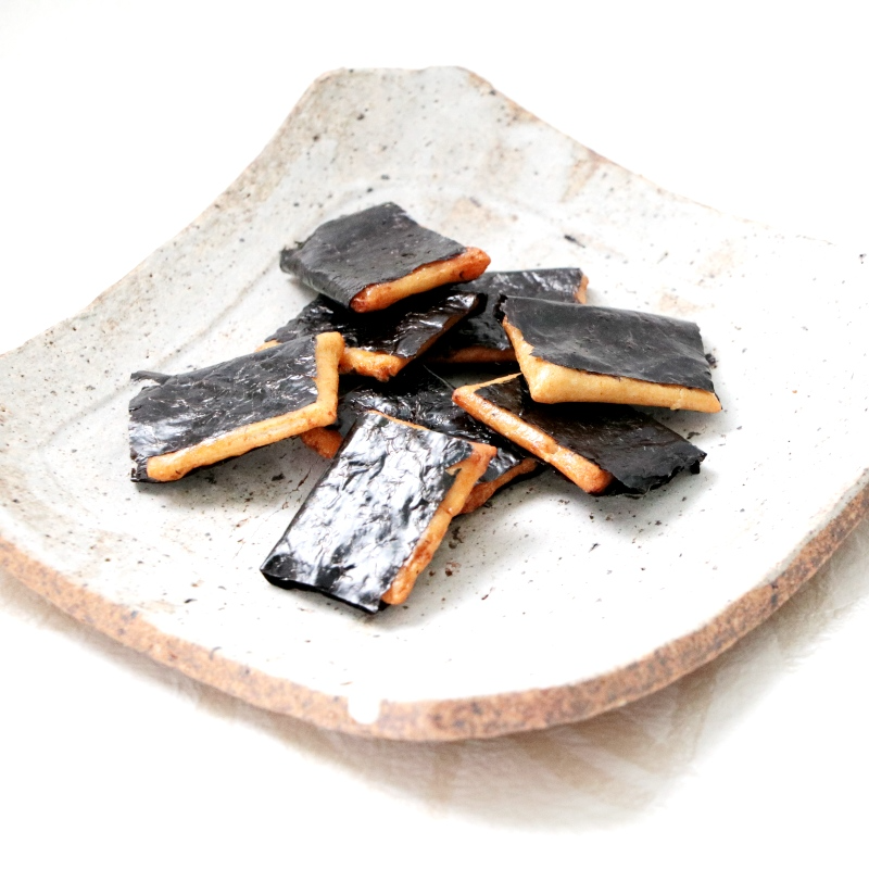 nori (edible seaweed usu. sold in dried black strips; Hizikia fusiformis)